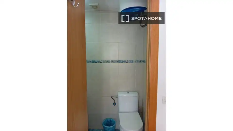 Baño de Piso para compartir en Madrid con Aire acondicionado, Calefacción y Terraza
