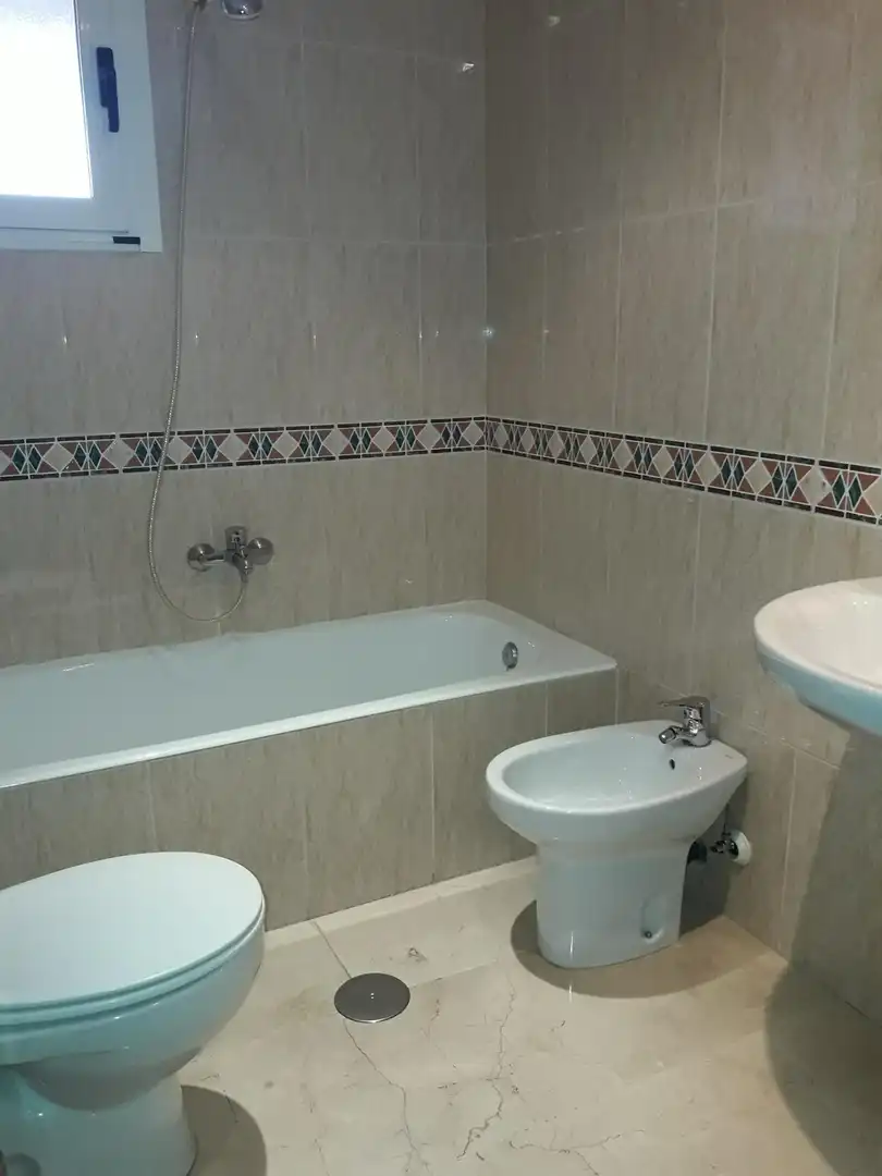 Bathroom of Flat for rent in Palencia  with Heating, Terrace and Storage room