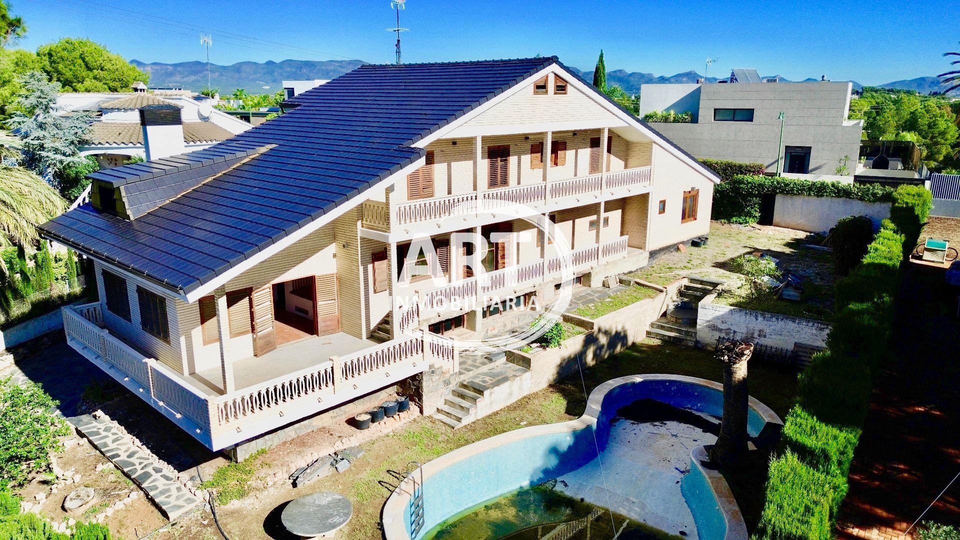 Vista exterior de Casa o xalet en venda en Bétera amb Aire condicionat, Calefacció i Jardí privat