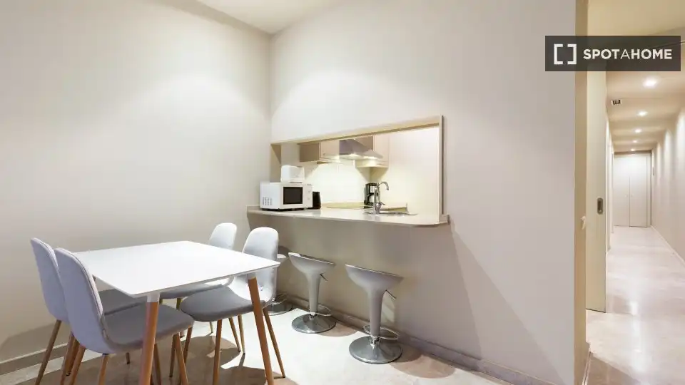 Flat with terrace to rent in Ciutat Vella, imagen 4