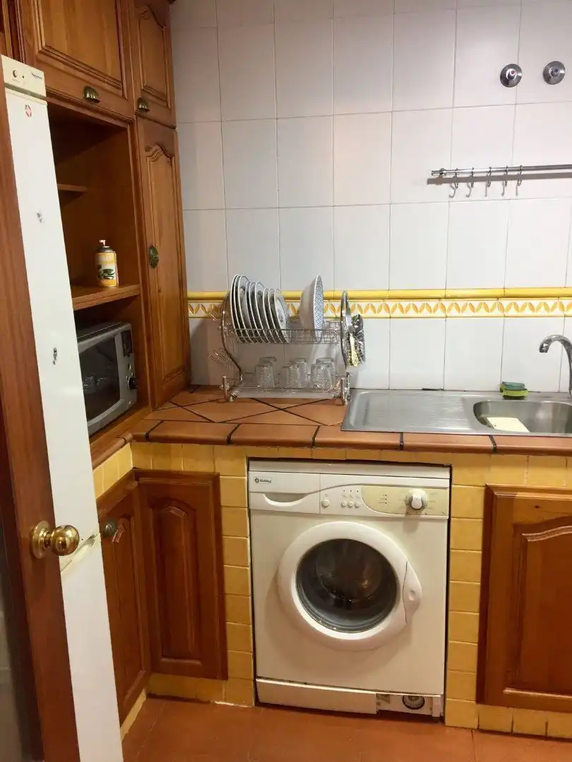 Cuina de Casa adosada de lloguer en Algeciras amb Aire condicionat, Traster i Moblat