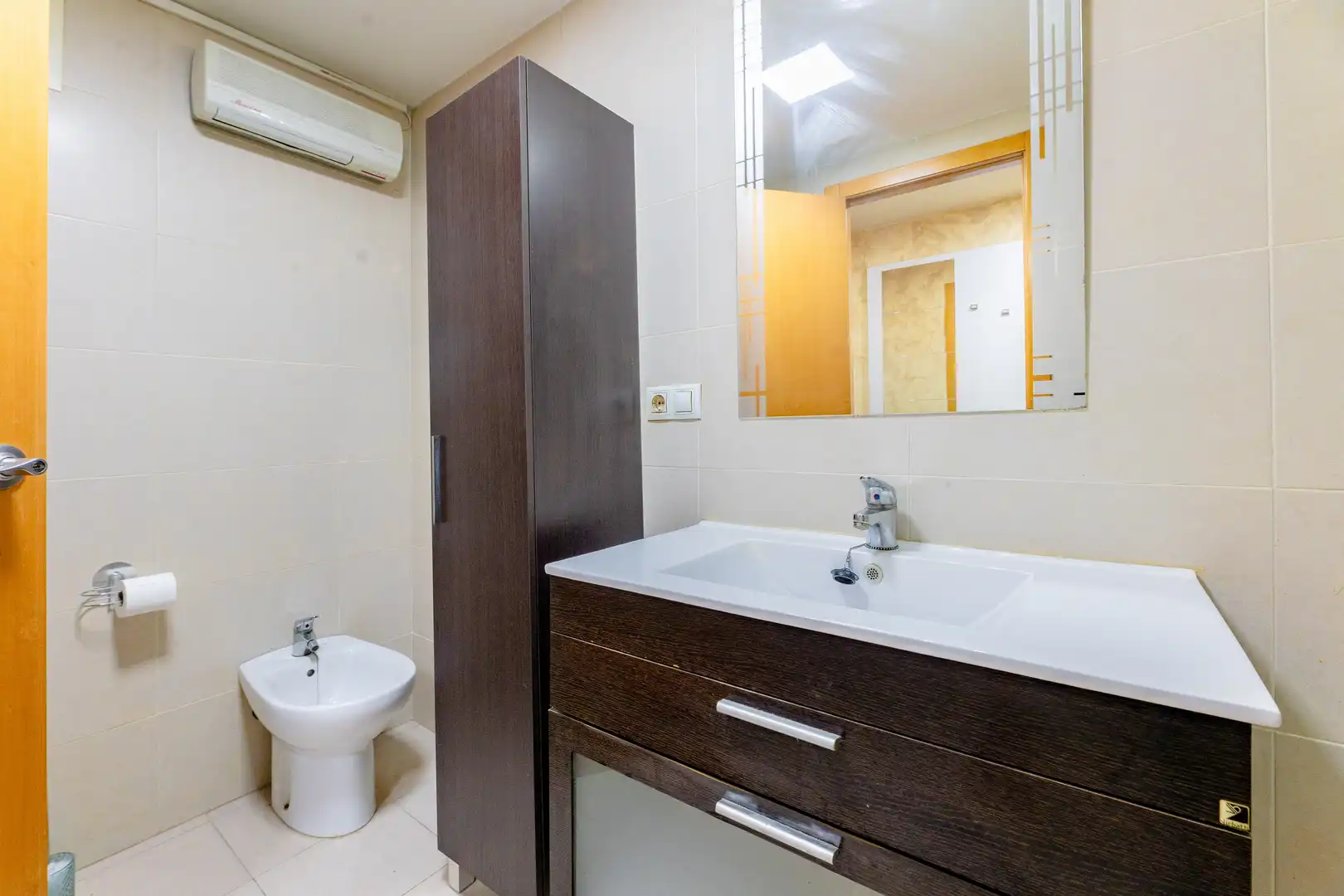 Bathroom of Flat for sale in Paterna  with Air Conditioner, Heating and Storage room