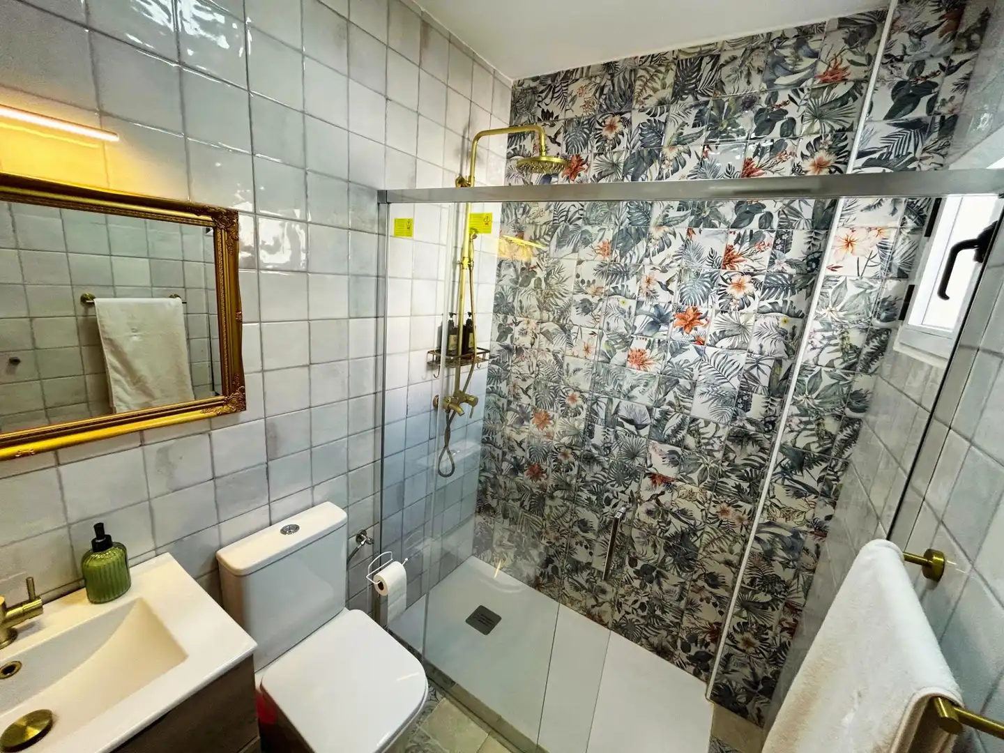Bathroom of Duplexes for sale in Cartagena  with Air Conditioner, Heating and Furnished