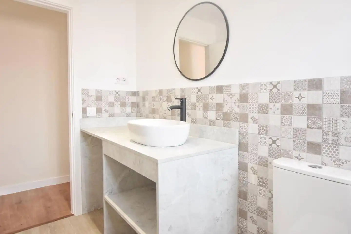 Bathroom of Flat for sale in Madrid  with Air Conditioner, Heating and Terrace