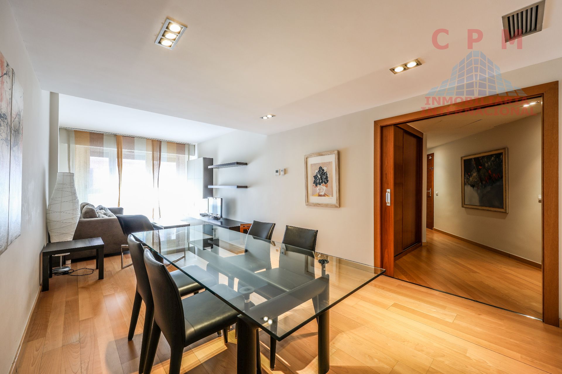 Living room of Flat to rent in  Madrid Capital  with Air Conditioner, Heating and Parquet flooring