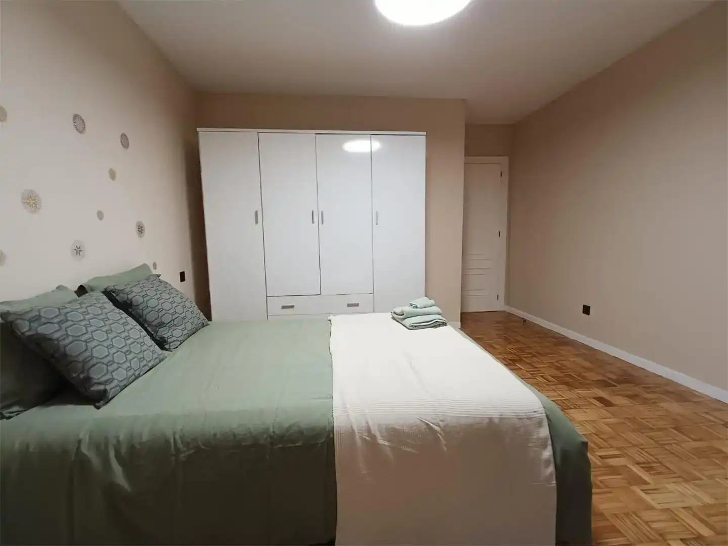 Schlafzimmer von Wohnung zur Miete in Mieres (Asturias) mit Balkon