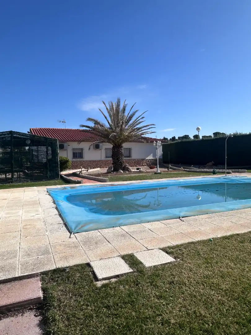 Piscina de Casa o chalet en venta en Illana con Aire acondicionado, Calefacción y Jardín privado