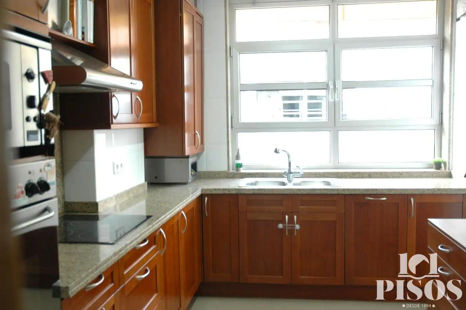 Cocina de Ático de alquiler en Terrassa con Terraza