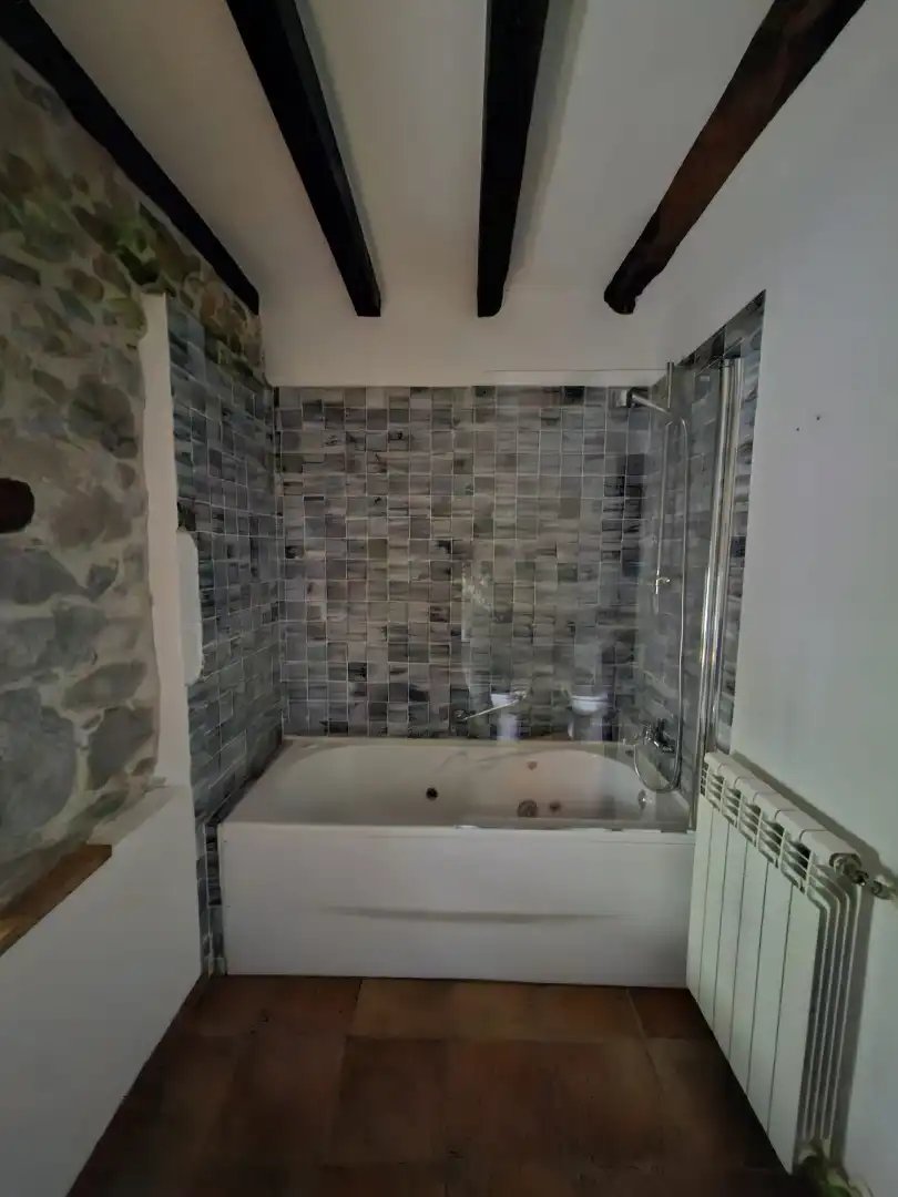 Baño de Finca rústica en venta en Soba con Calefacción, Jardín privado y Terraza