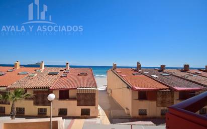 Vista exterior de Pis en venda en La Manga del Mar Menor amb Terrassa i Piscina comunitària