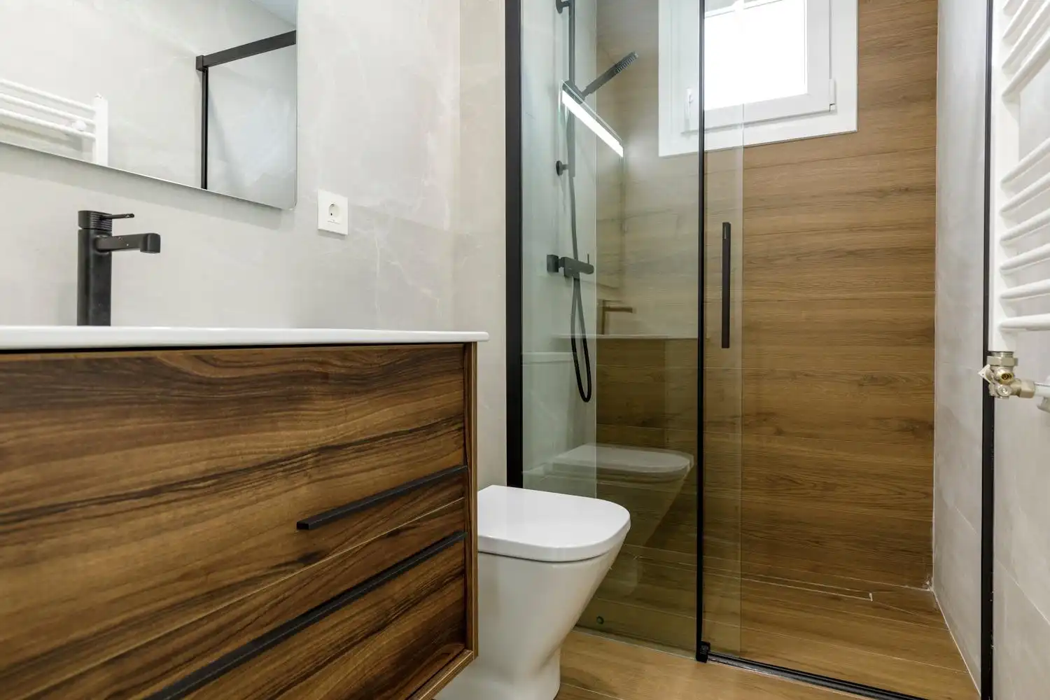 Bathroom of Flat for sale in Zaragoza  with Heating