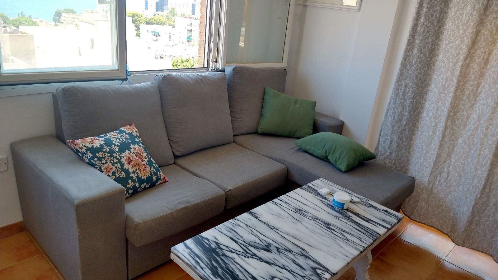 Sala d'estar de Pis de lloguer en Roquetas de Mar amb Calefacció, Terrassa i Forn