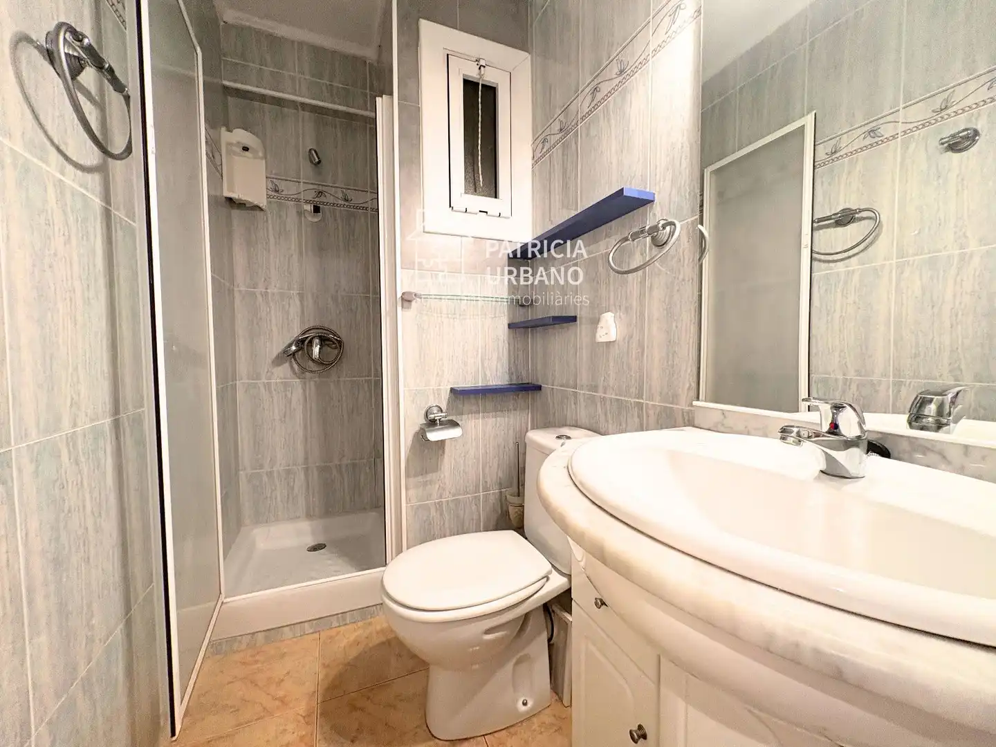 Badezimmer von Wohnungen zum Verkauf in Salou mit Klimaanlage, Heizung und Terrasse