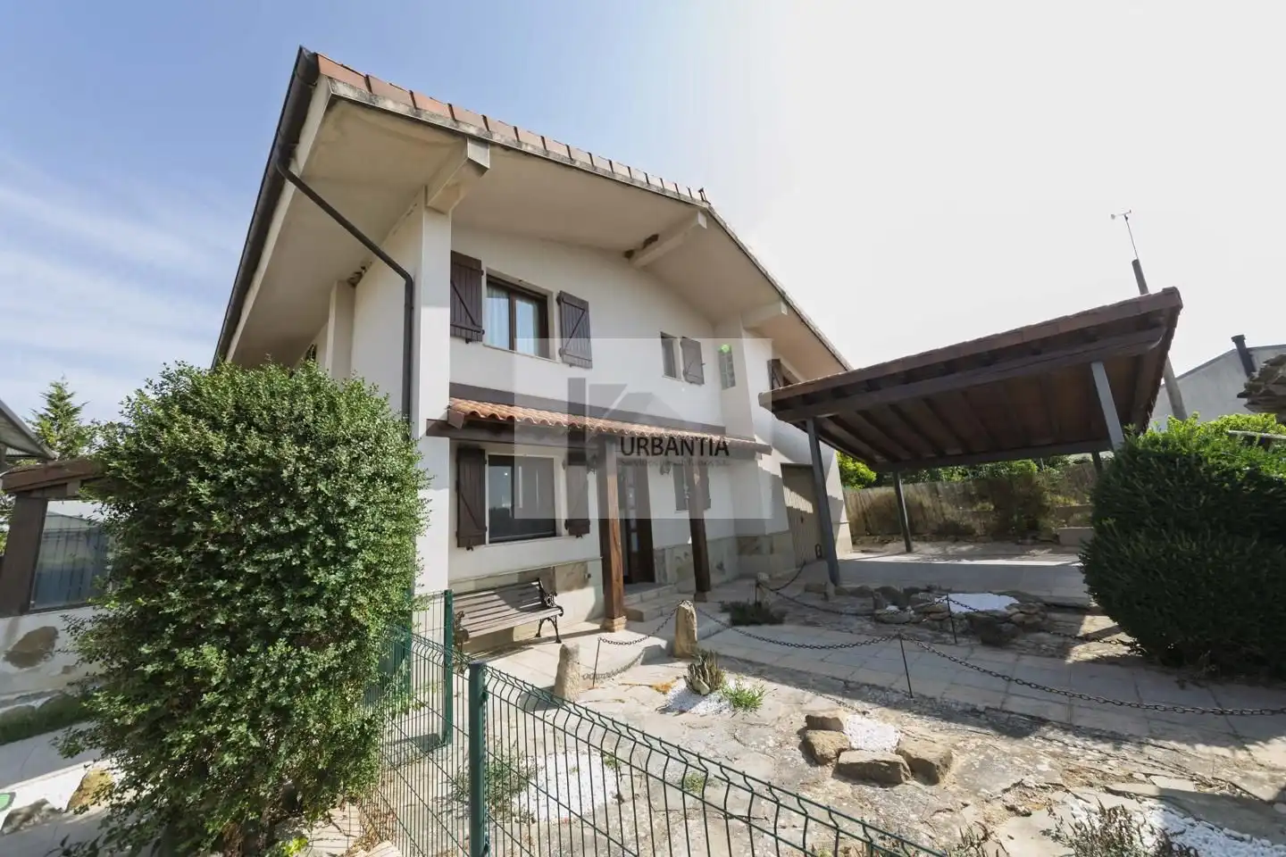Vista exterior de Casa o xalet en venda en Olóriz / Oloritz amb Aire condicionat, Calefacció i Jardí privat