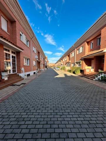 Casa-chalet en Venta en Calle Ignacio Serrano en Covaresa