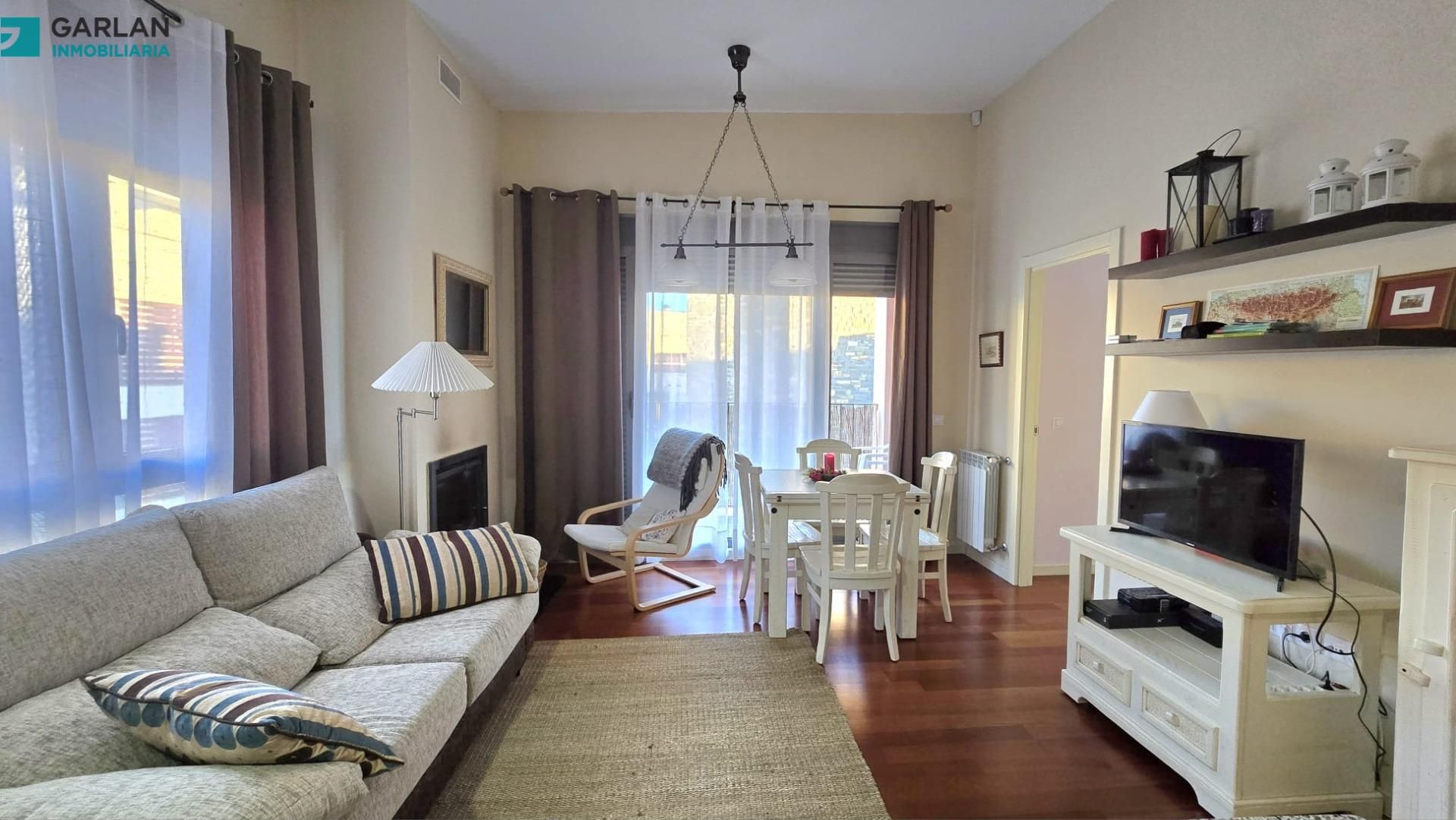 Sala d'estar de Pis en venda en Sabiñánigo amb Calefacció, Jardí privat i Terrassa