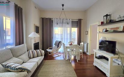 Sala d'estar de Pis en venda en Sabiñánigo amb Calefacció, Jardí privat i Terrassa