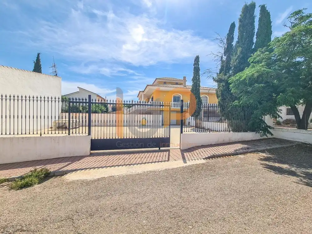 Vista exterior de Casa o xalet en venda en Huércal-Overa amb Aire condicionat, Calefacció i Jardí privat