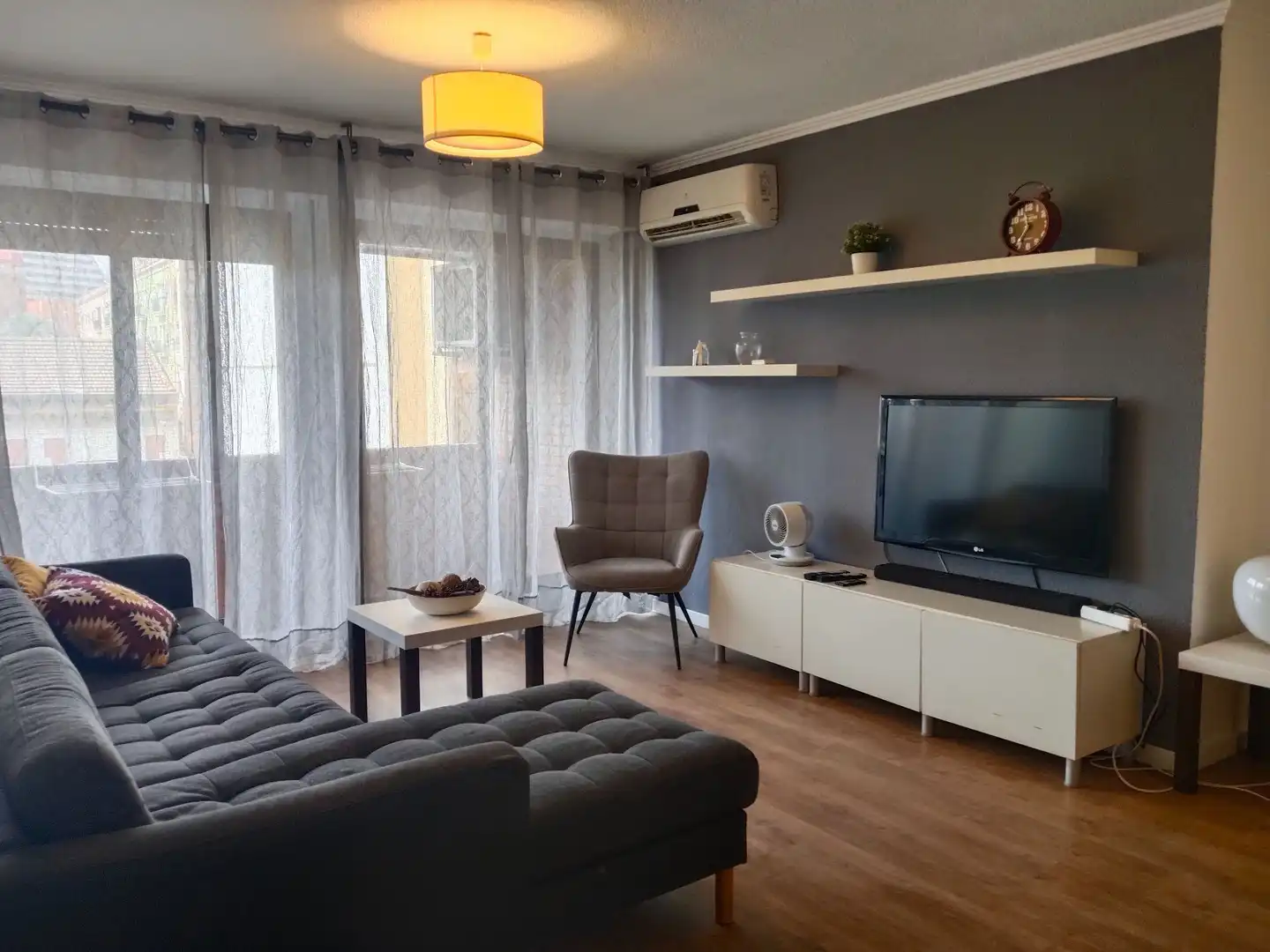 Sala d'estar de Pis de lloguer en Valencia amb Aire condicionat i Moblat
