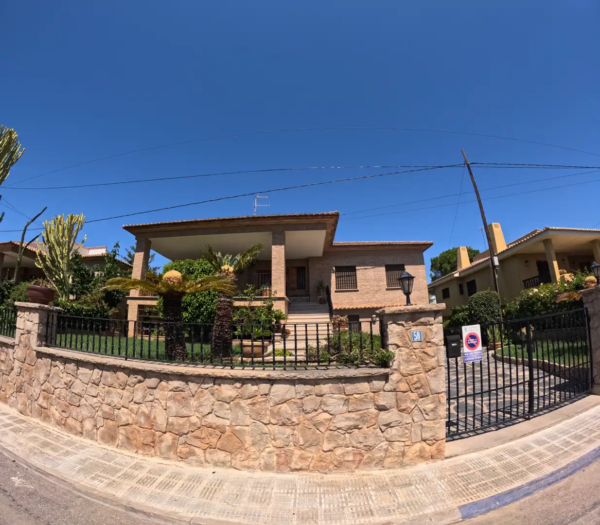 Außenansicht von Haus oder Chalet zum Verkauf in Burriana / Borriana mit Heizung, Privatgarten und Terrasse