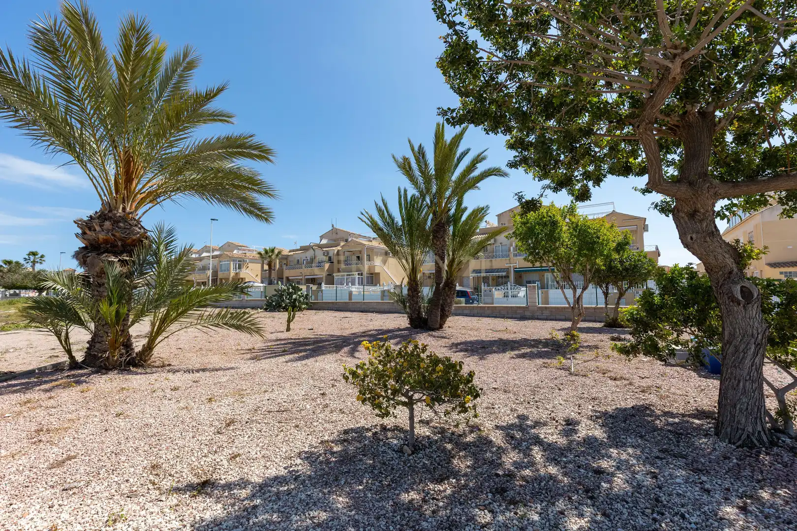 Vista exterior de Casa adosada en venda en Torrevieja amb Aire condicionat i Piscina comunitària