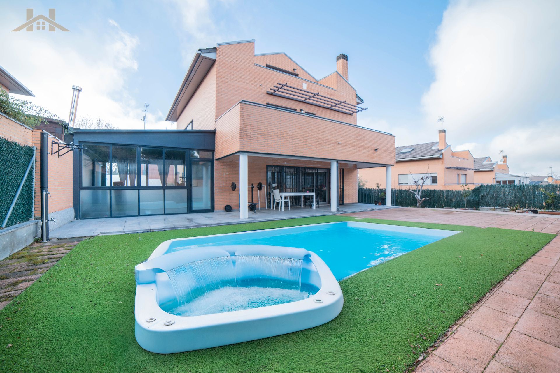 Piscina de Casa o xalet en venda en Arroyomolinos (Madrid) amb Aire condicionat, Calefacció i Jardí privat