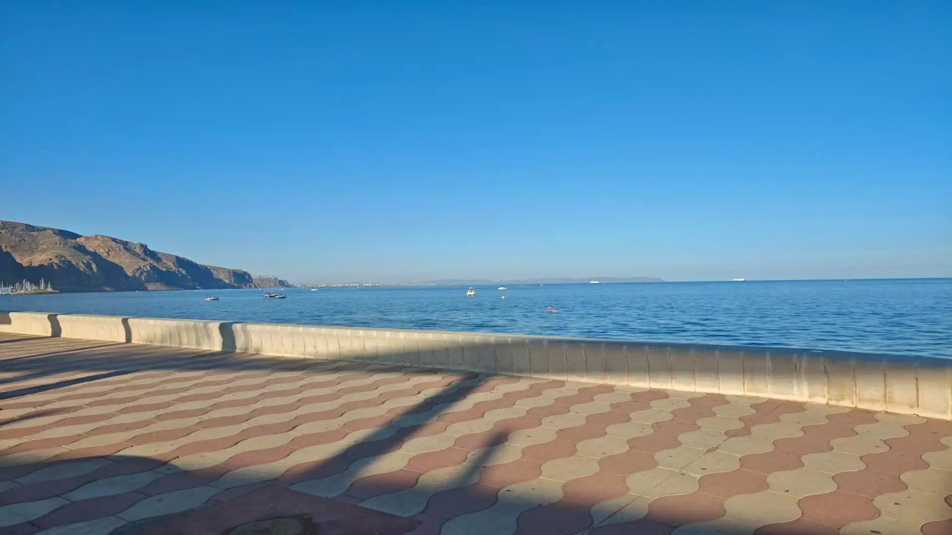 Vista exterior de Pis en venda en Roquetas de Mar amb Aire condicionat, Terrassa i Traster