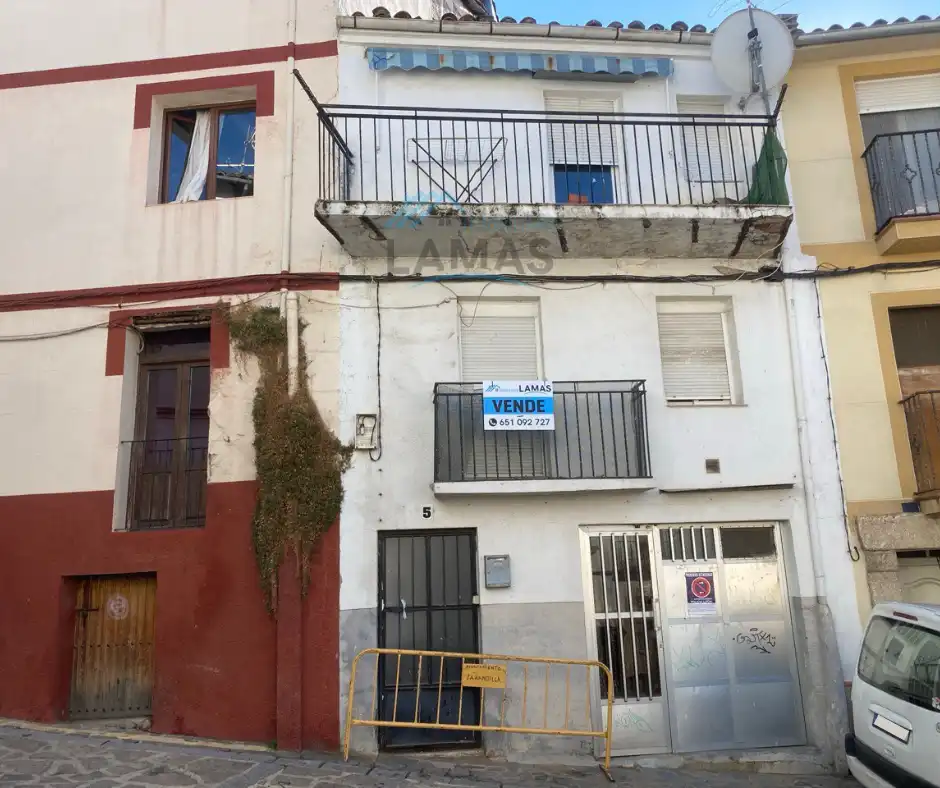 Haus zum Verkauf in Calle de Ramón y Cajal 5