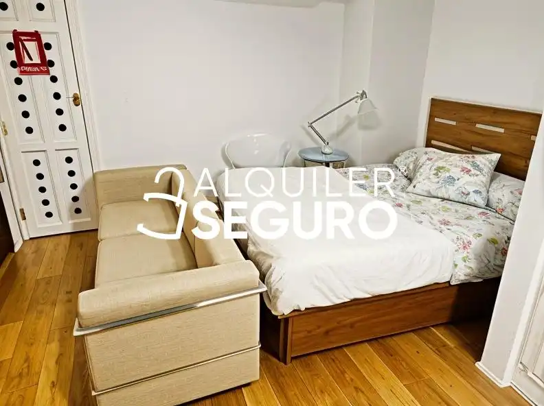 Habitación de Estudio de alquiler en Requena con Amueblado