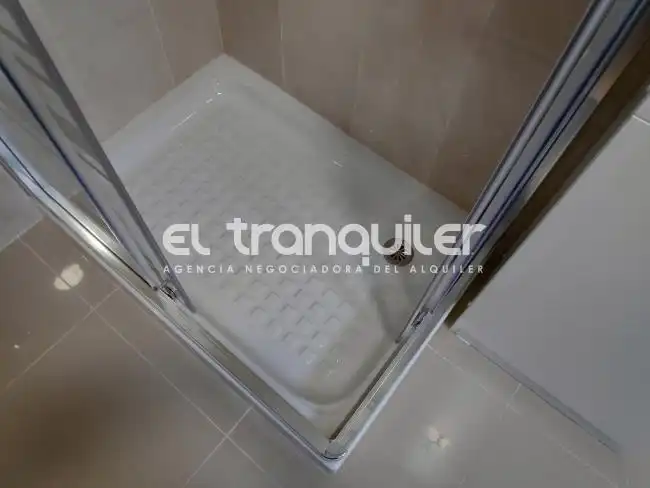 Baño de Piso de alquiler en Madrid con Terraza, Amueblado y Lavadora