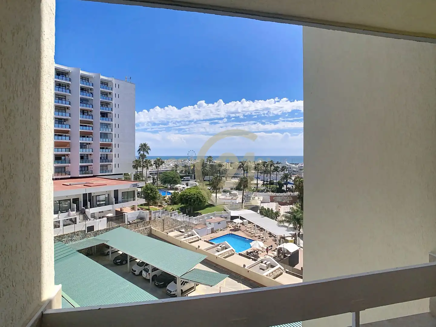 Terraza de Apartamento de alquiler en Benalmádena con Aire acondicionado, Piscina y Microondas