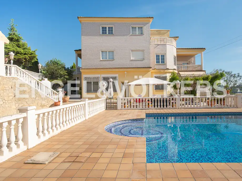 Vista exterior de Casa o xalet en venda en Onda amb Calefacció, Jardí privat i Terrassa