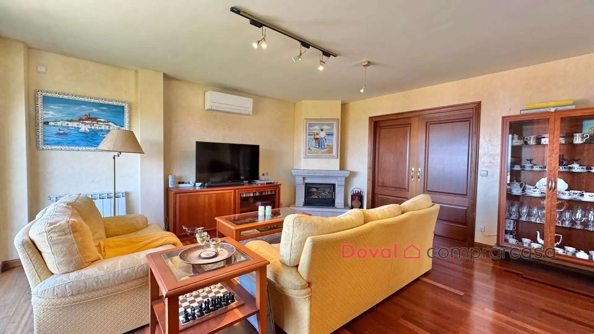 Sala d'estar de Casa o xalet en venda en Vigo  amb Aire condicionat, Calefacció i Jardí privat