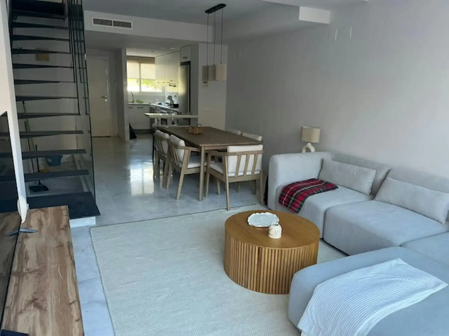 Sala de estar de Piso de alquiler en Jávea / Xàbia con Aire acondicionado, Jardín privado y Amueblado
