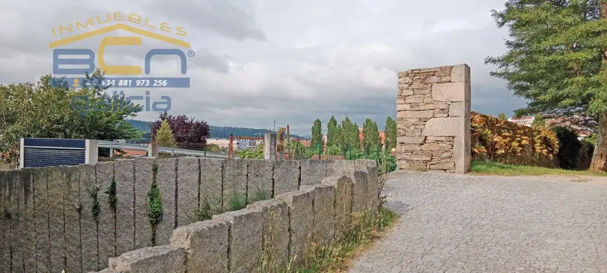 Vista exterior de Casa adosada en venta en Santiago de Compostela 