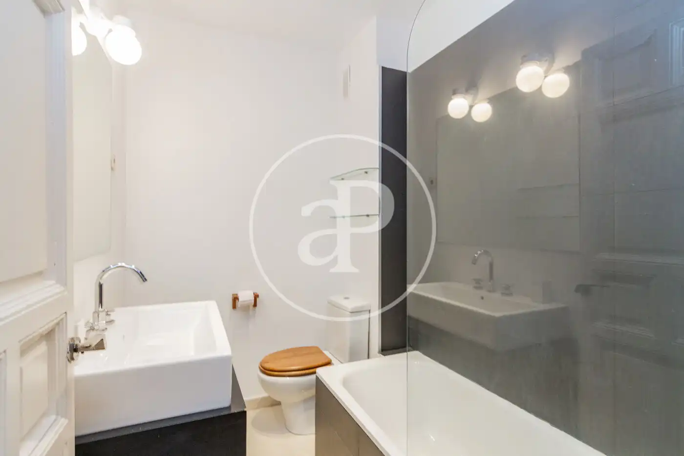 Baño de Piso en venta en Madrid con Aire acondicionado, Calefacción y Balcón