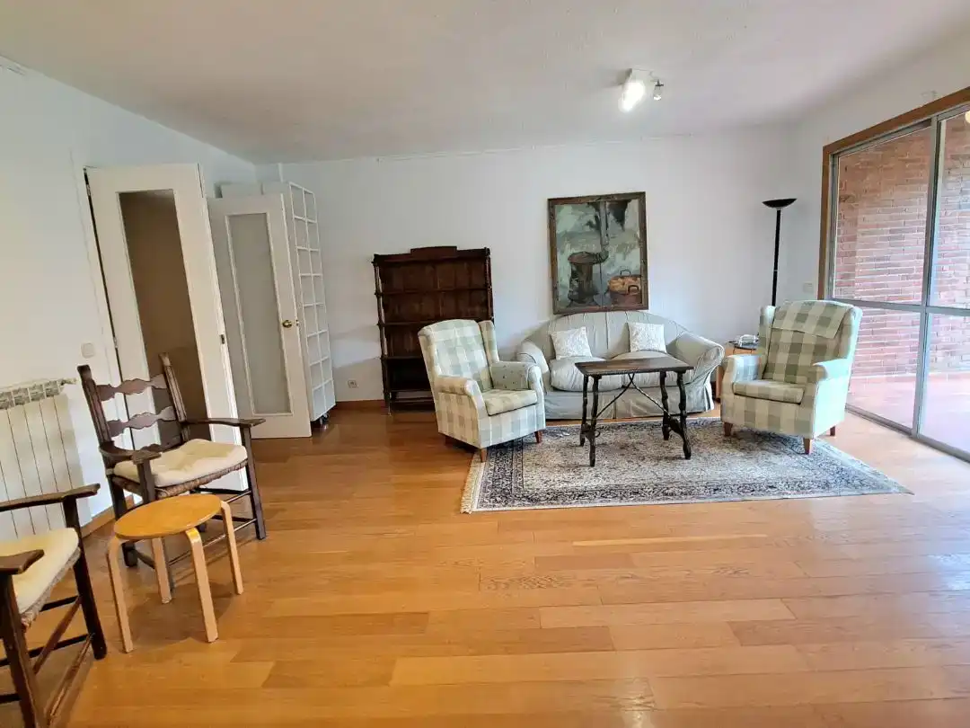 Sala d'estar de Pis de lloguer en Majadahonda amb Aire condicionat i Piscina