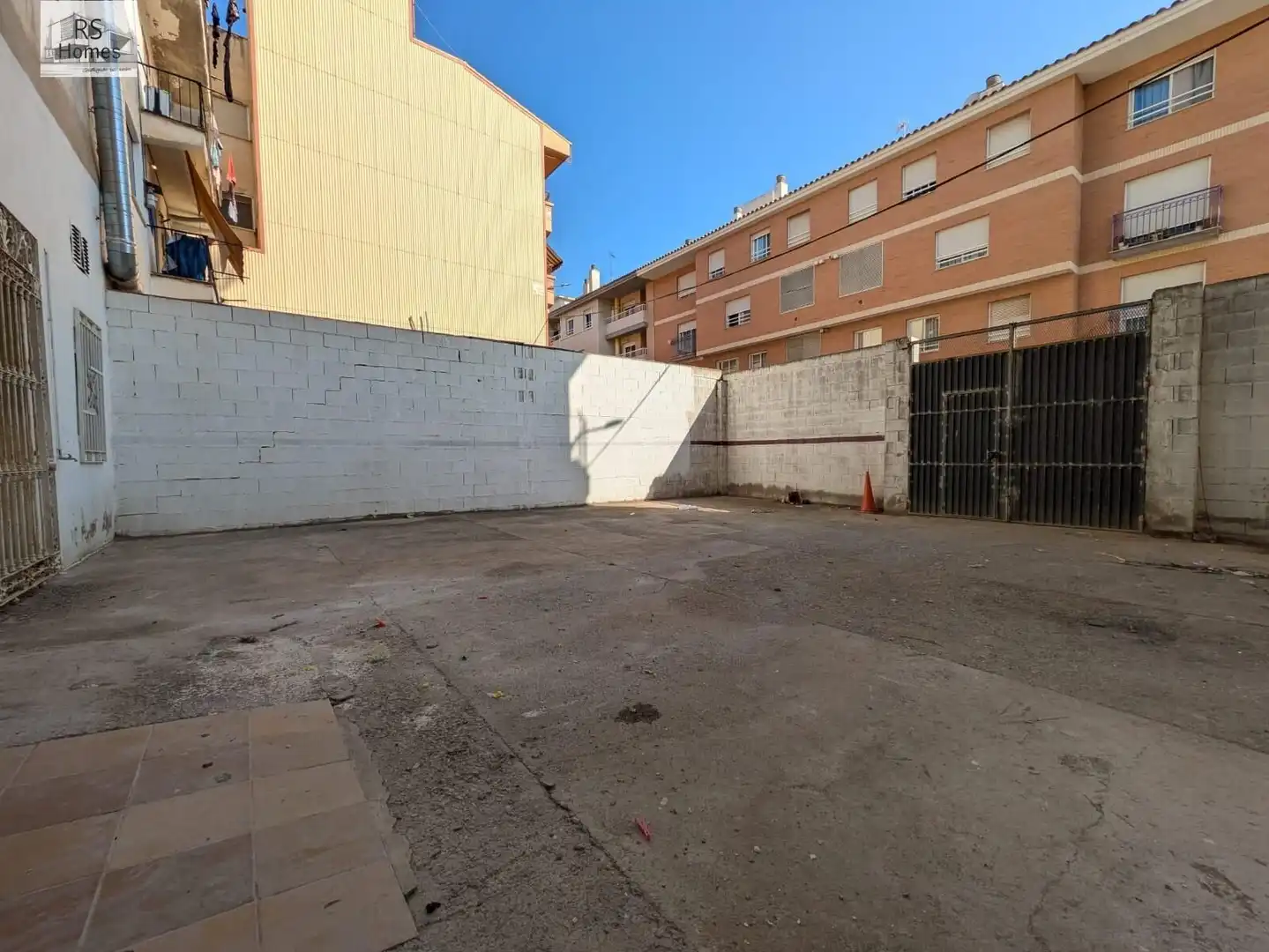 Aparcament de Local en venda en La Pobla de Vallbona