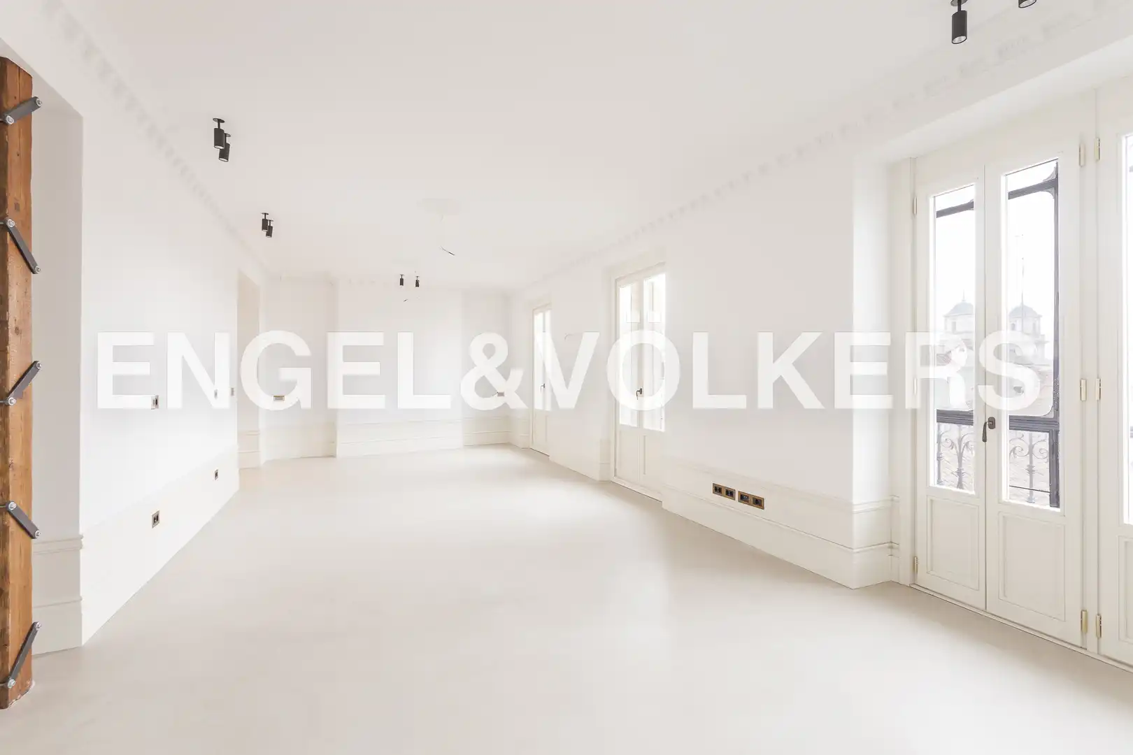 Wohnzimmer von Dachboden zur Miete in Madrid mit Klimaanlage, Heizung und Balkon