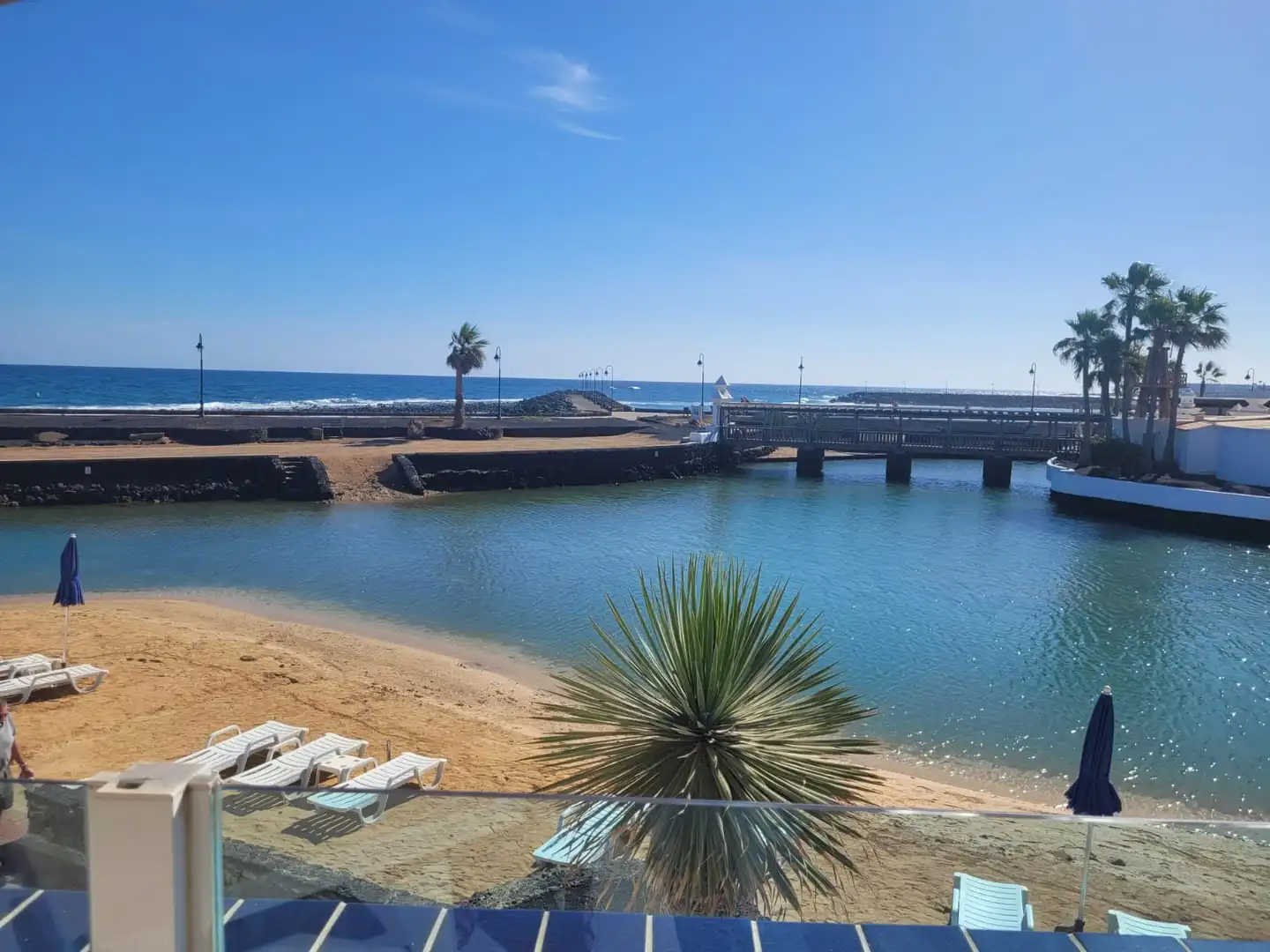 Vista exterior de Pis en venda en Teguise amb Terrassa, Piscina i Piscina comunitària
