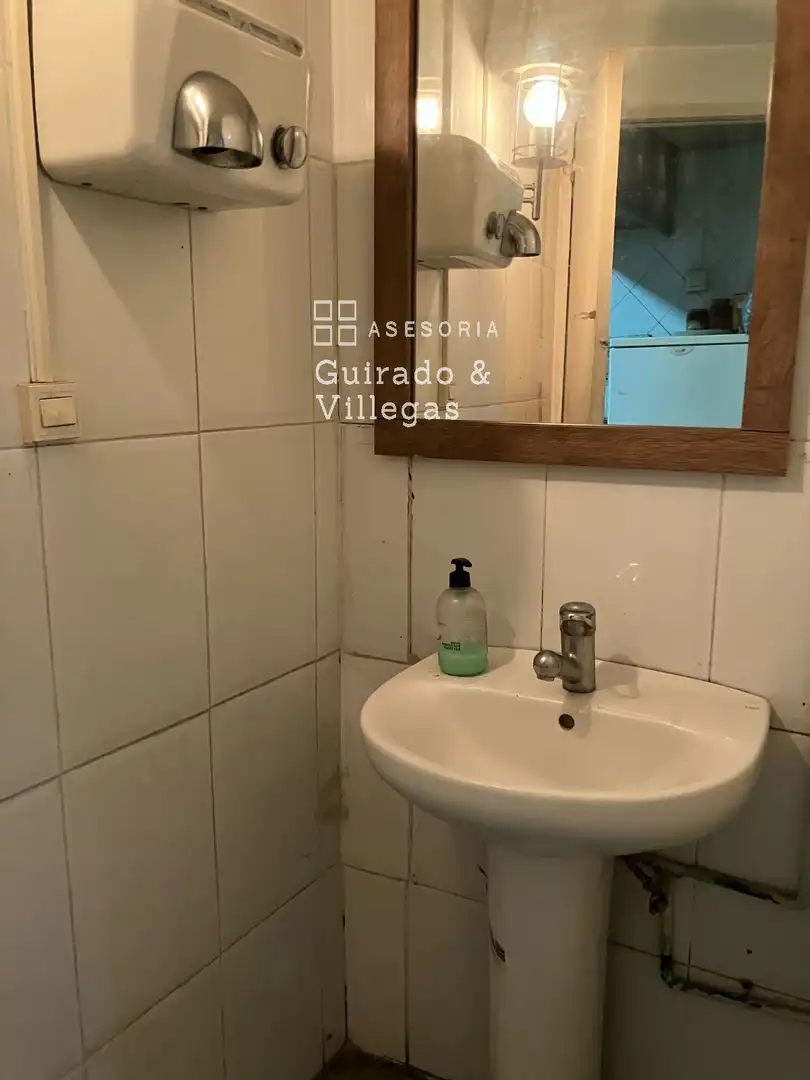 Bany de Local en venda en Barcelona