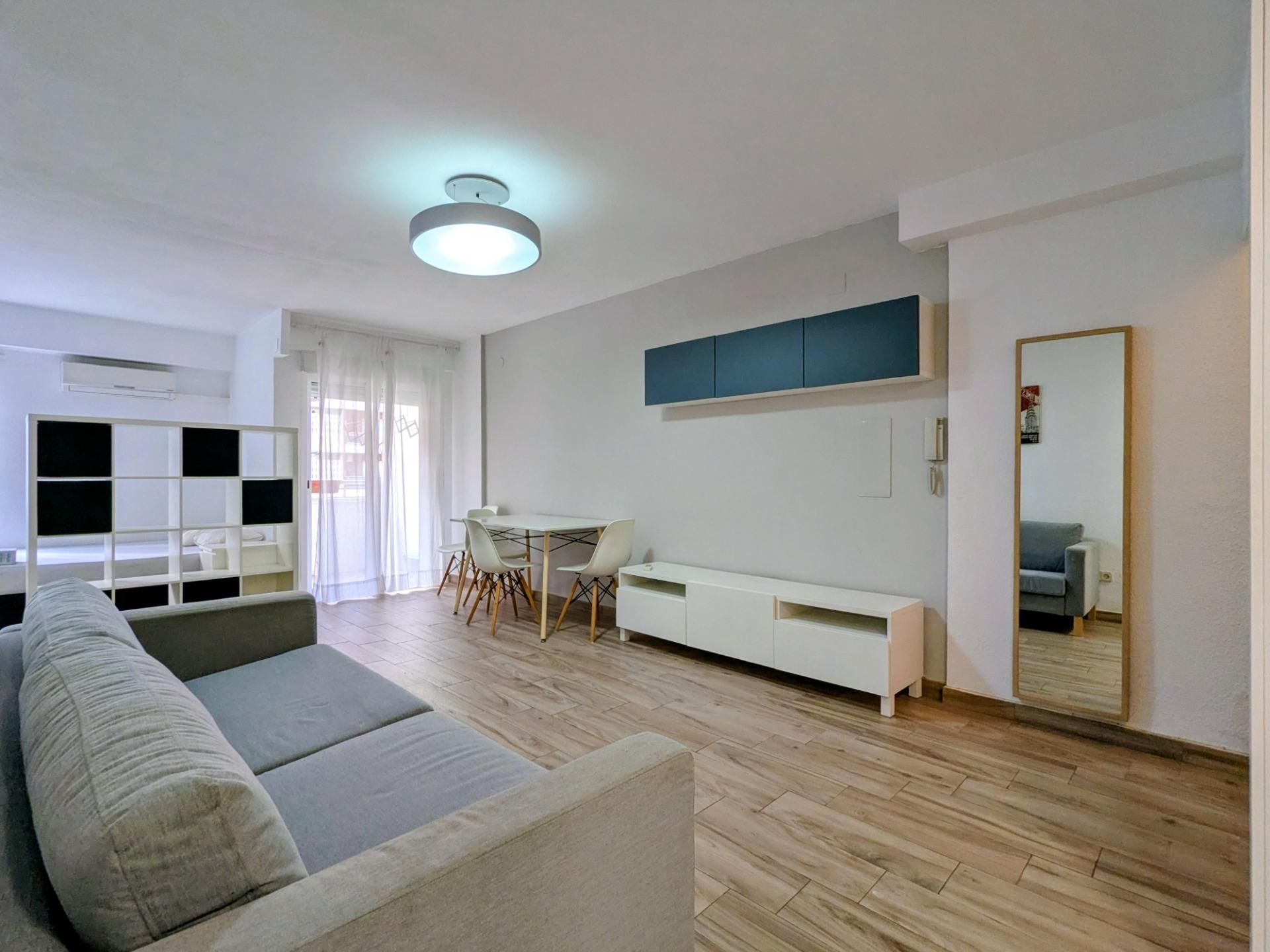 Sala de estar de Piso de alquiler en  Valencia Capital con Aire acondicionado y Balcón