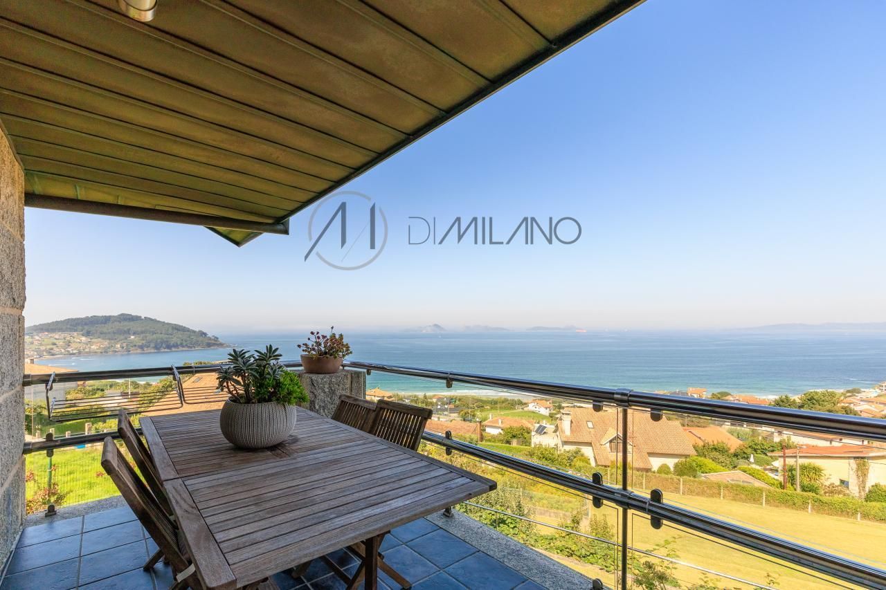 Terrace of House or chalet for sale in Nigrán  with Heating, Private garden and Parquet flooring