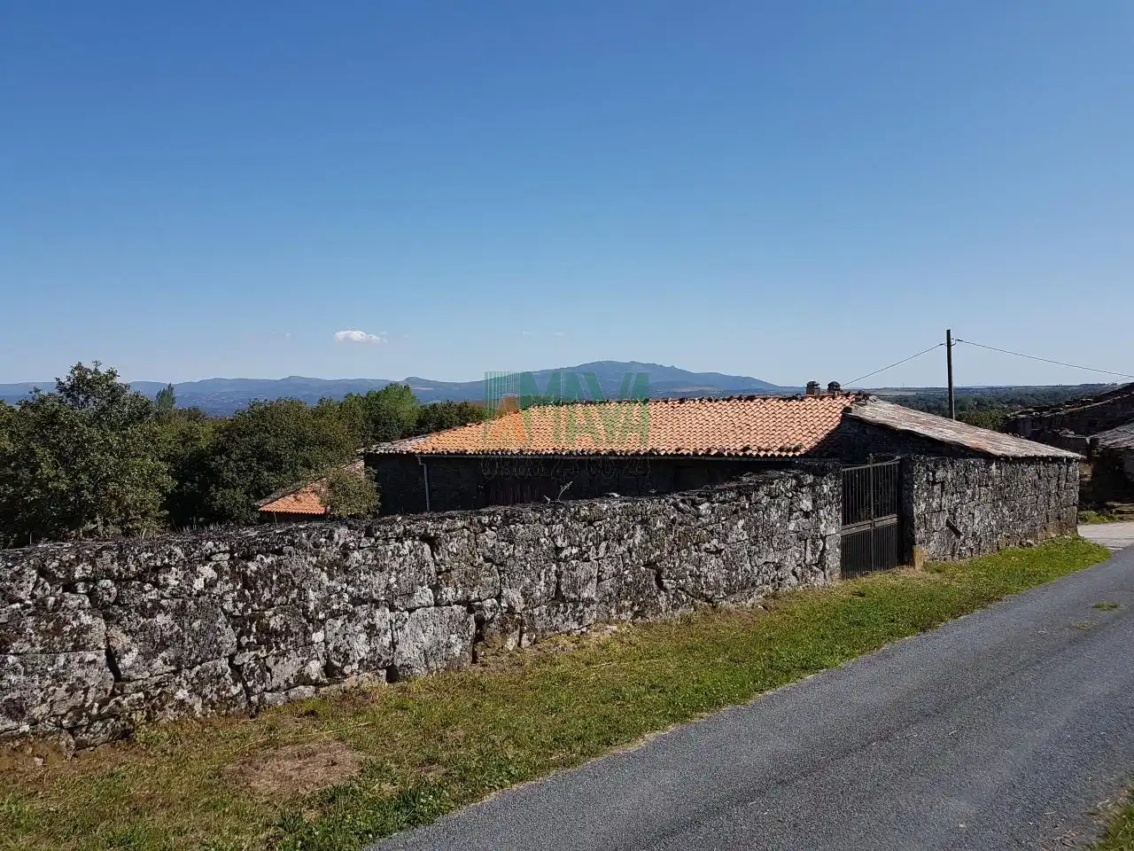 Vista exterior de Finca rústica en venda en Parada de Sil amb Jardí privat