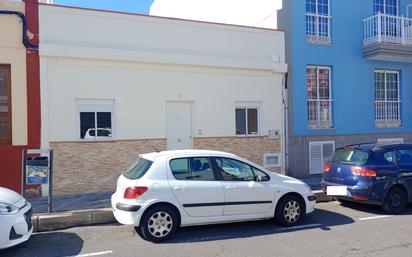 Vista exterior de Casa o xalet en venda en Icod de los Vinos amb Terrassa