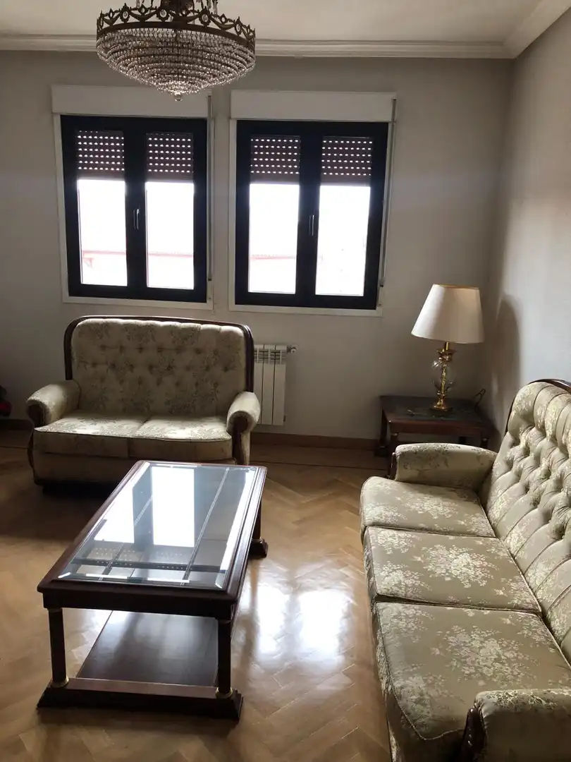 Sala de estar de Dúplex en venta en Arévalo con Parquet, Amueblado y Horno