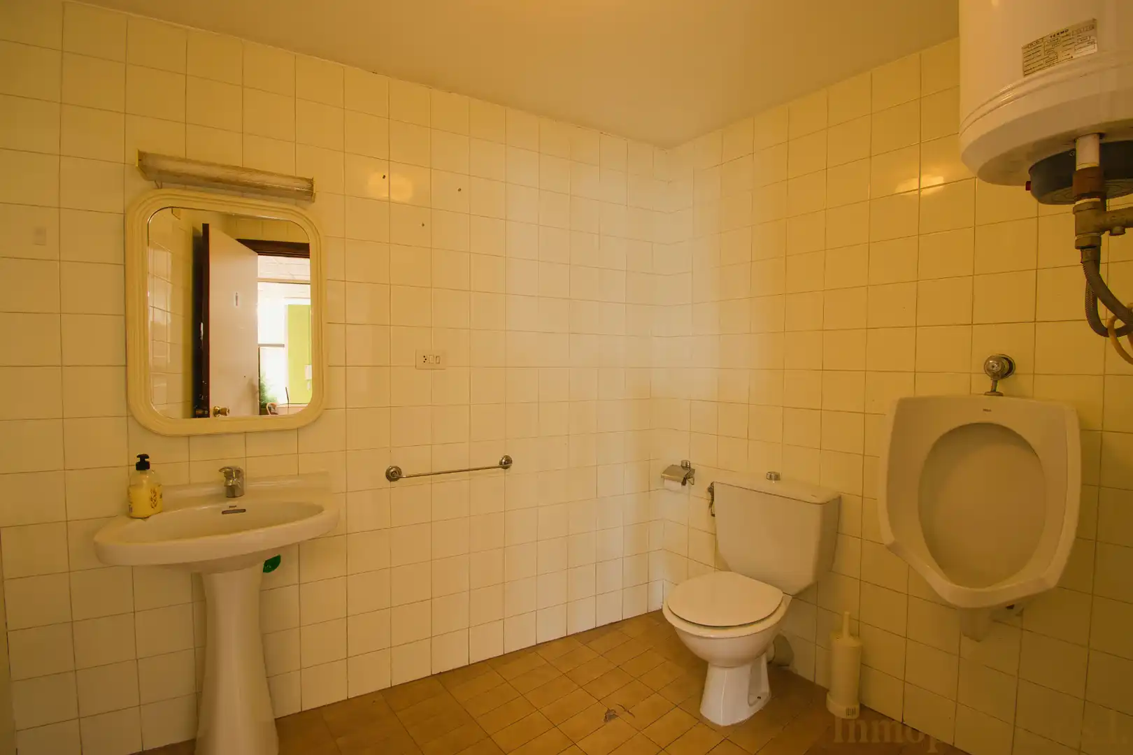Badezimmer von Büro zum Verkauf in Valencia mit Klimaanlage und Möbliert