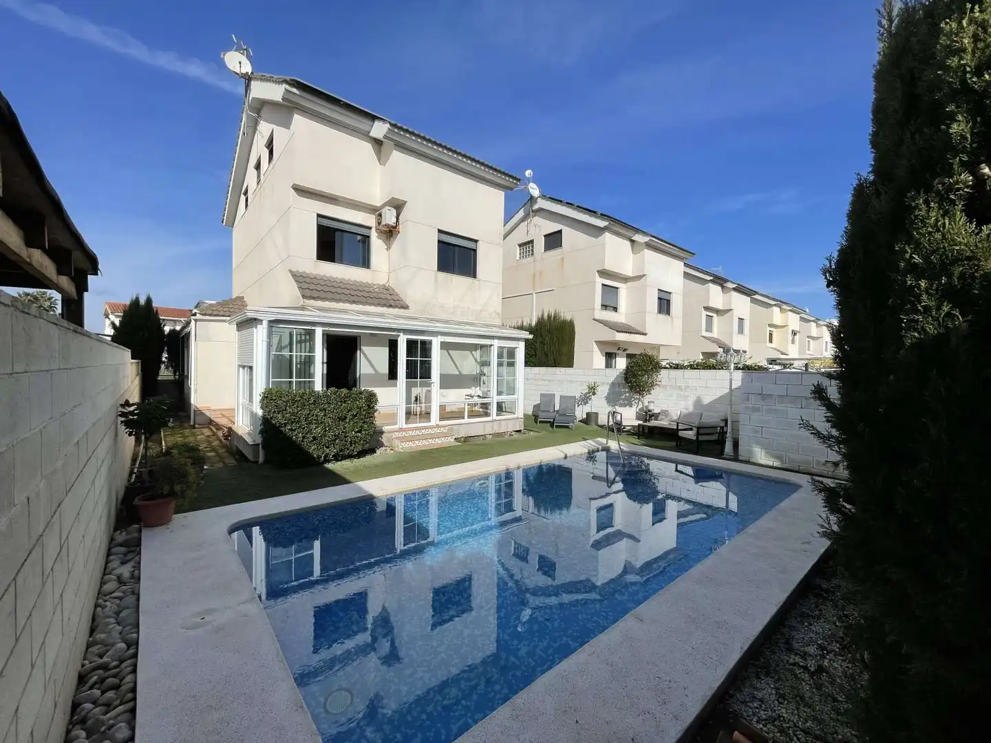 Vista exterior de Apartament per a compartir en Daimús amb Aire condicionat, Terrassa i Moblat