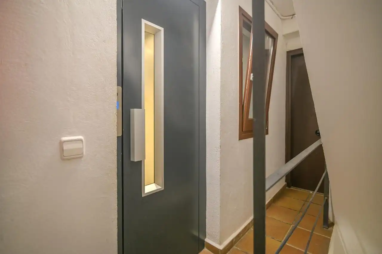 Piso con terraza en venta en Calle del Portal Nou, imagen 16