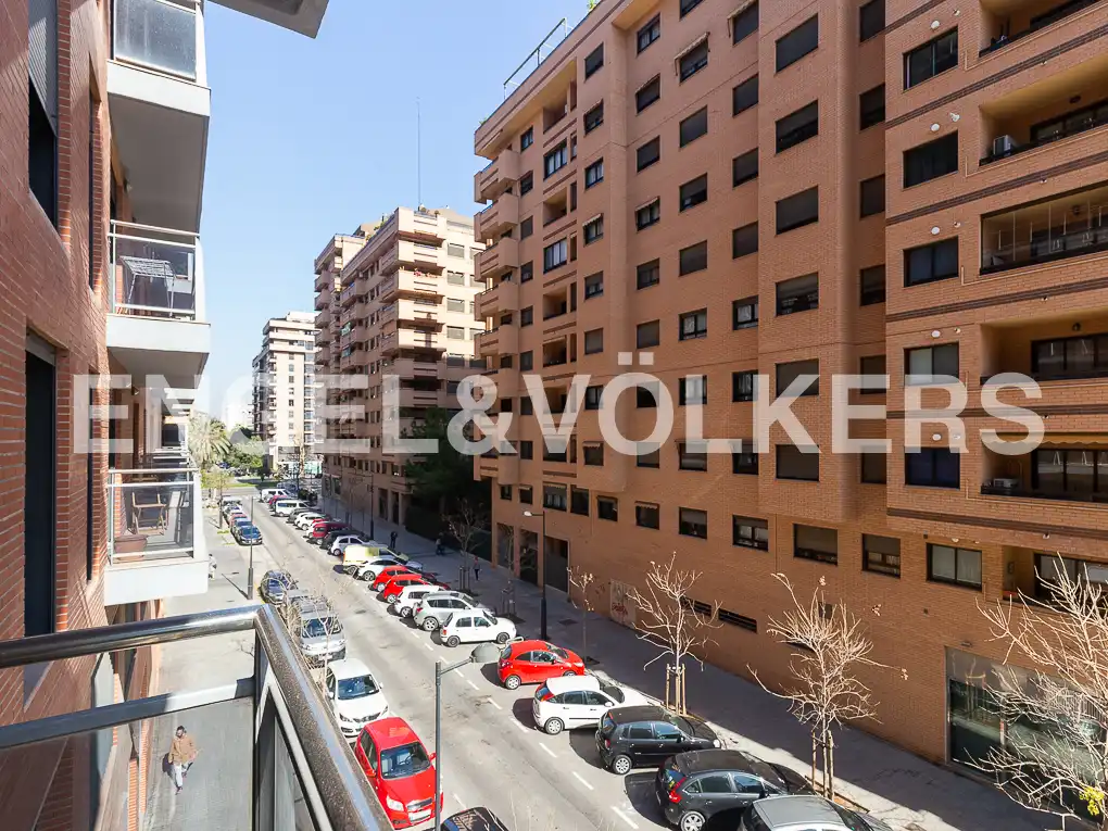 Vista exterior de Pis de lloguer en Valencia amb Calefacció, Moblat i Balcó